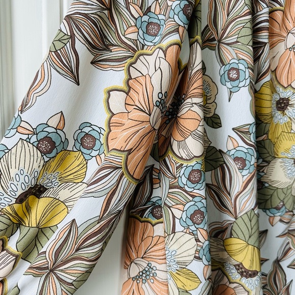 2Hearts Earthy floral high neck long sleeved top size medium - Picture 5 of 6